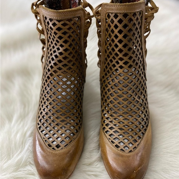 FreeBird by Steve Madden booties corset lattice boots **vintage-read* leather 10 - Picture 4 of 13